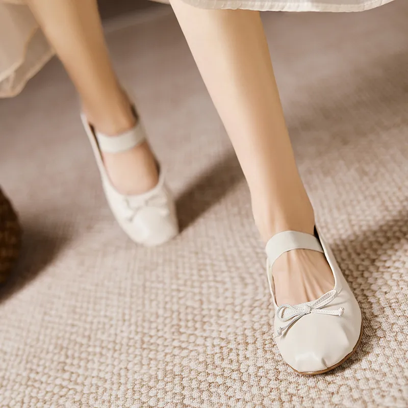 Stylish, soft, elegant ballet flats, perfect for spring and autumn, featuring round toes and bows.