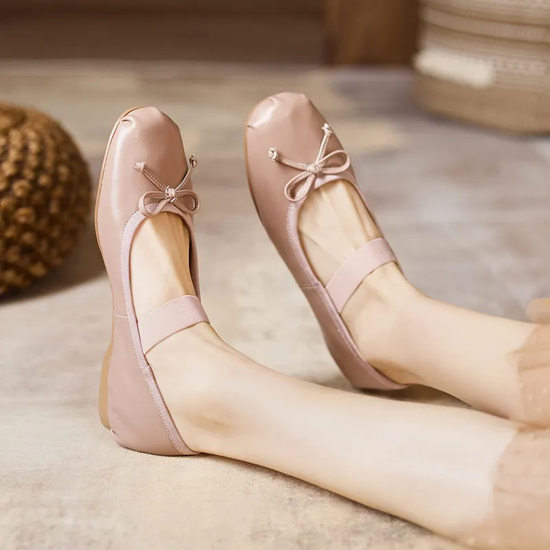 Stylish, soft, elegant ballet flats, perfect for spring and autumn, featuring round toes and bows.