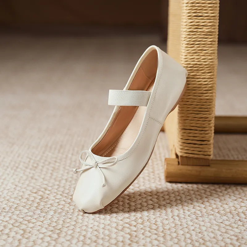 Stylish, soft, elegant ballet flats, perfect for spring and autumn, featuring round toes and bows.