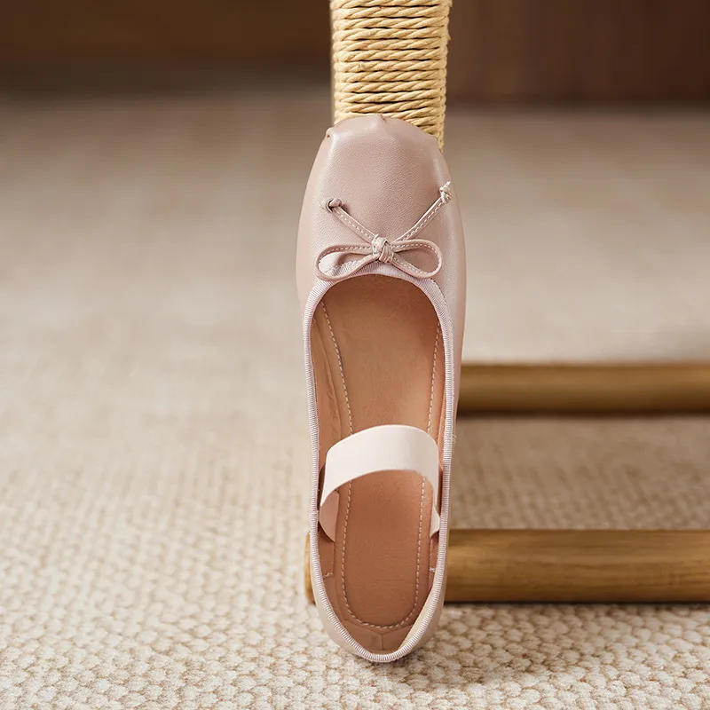 Stylish, soft, elegant ballet flats, perfect for spring and autumn, featuring round toes and bows.