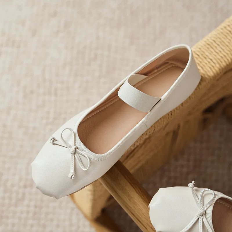 Stylish, soft, elegant ballet flats, perfect for spring and autumn, featuring round toes and bows.