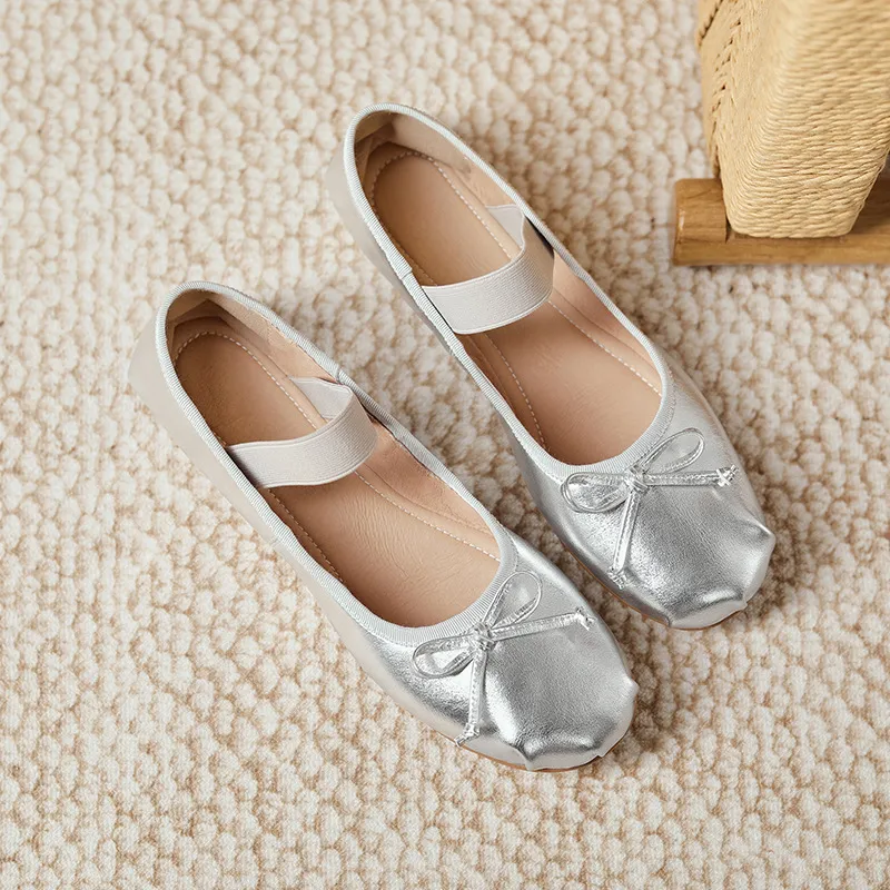 Stylish, soft, elegant ballet flats, perfect for spring and autumn, featuring round toes and bows.