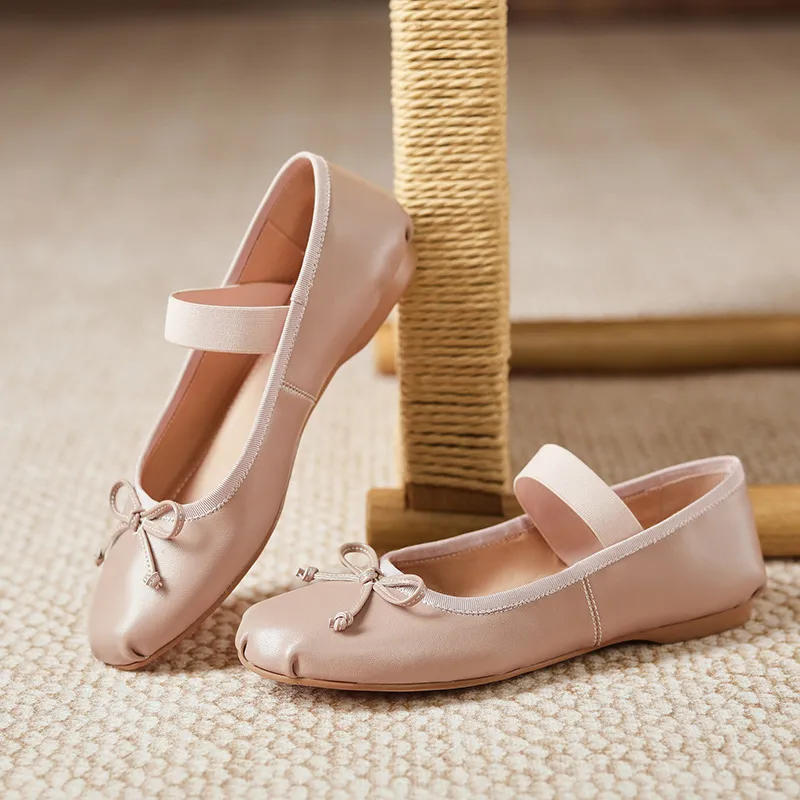Stylish, soft, elegant ballet flats, perfect for spring and autumn, featuring round toes and bows.