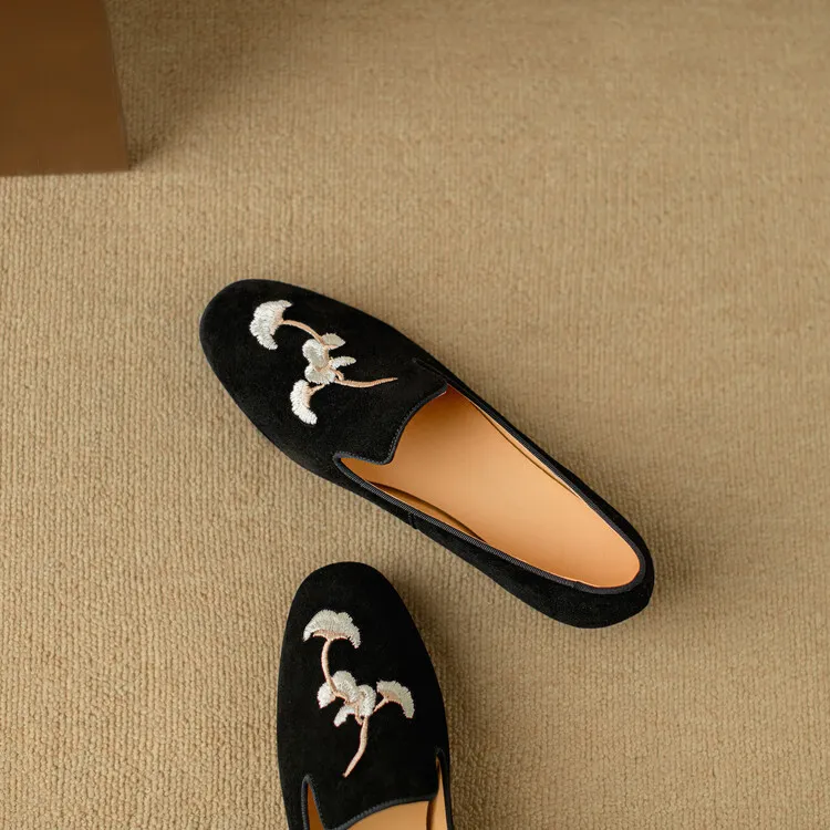 Elegant embroidered retro sheepskin loafers for women, spring grandma shoes, flat single shoes, new Chinese style 3-21s
