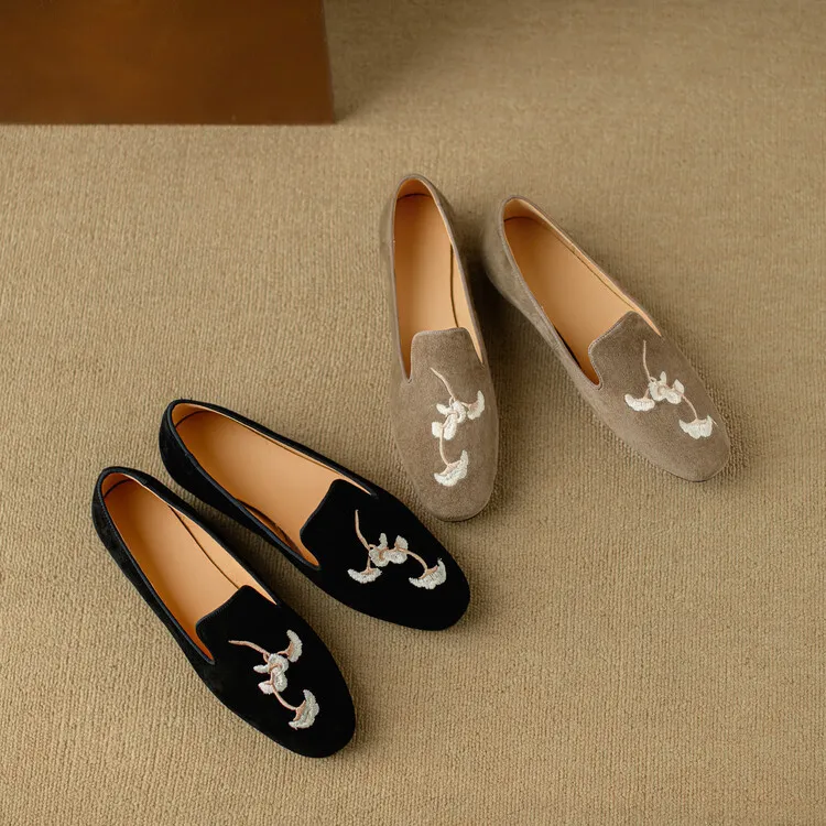 Elegant embroidered retro sheepskin loafers for women, spring grandma shoes, flat single shoes, new Chinese style 3-21s