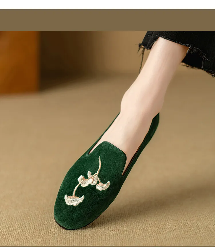 Elegant embroidered retro sheepskin loafers for women, spring grandma shoes, flat single shoes, new Chinese style 3-21s