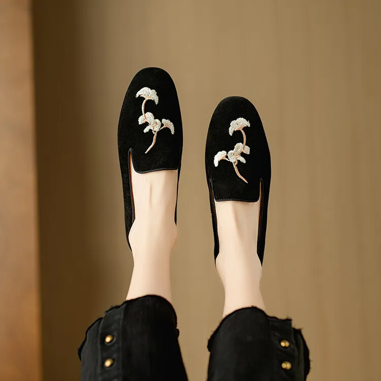 Elegant embroidered retro sheepskin loafers for women, spring grandma shoes, flat single shoes, new Chinese style 3-21s