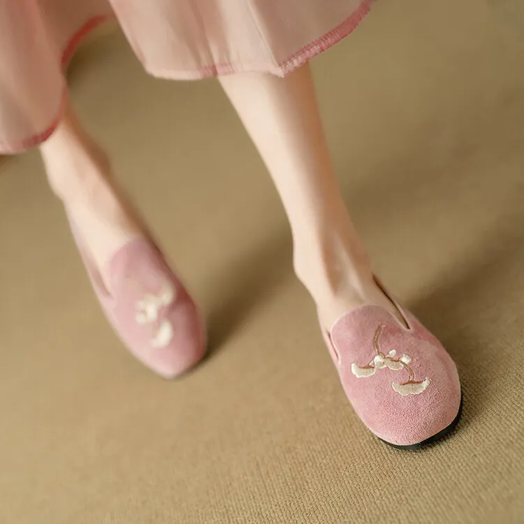 Elegant embroidered retro sheepskin loafers for women, spring grandma shoes, flat single shoes, new Chinese style 3-21s