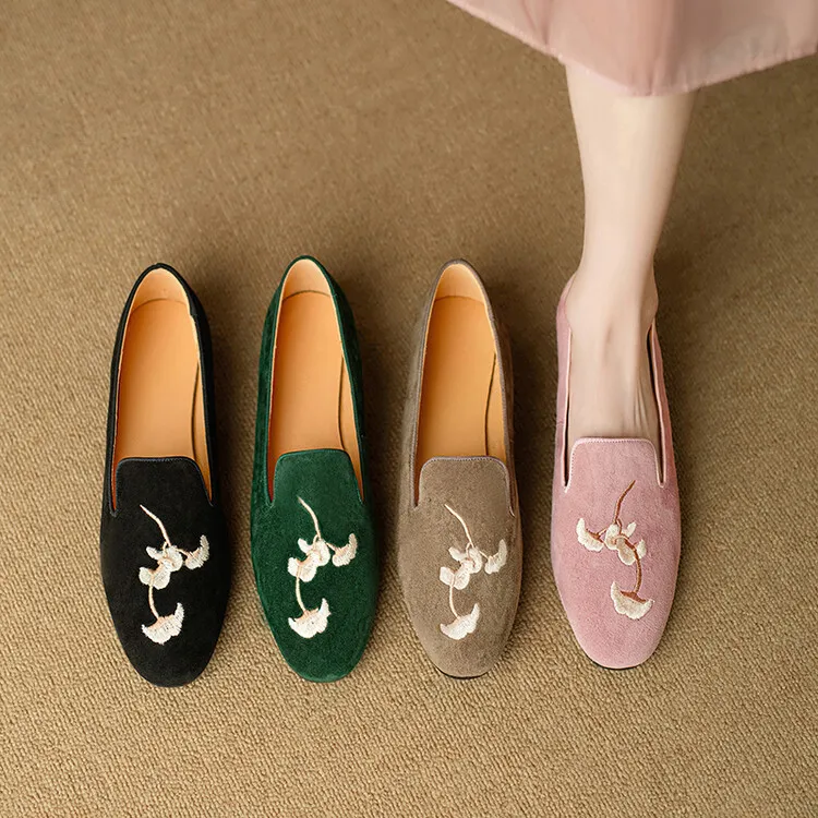 Elegant embroidered retro sheepskin loafers for women, spring grandma shoes, flat single shoes, new Chinese style 3-21s
