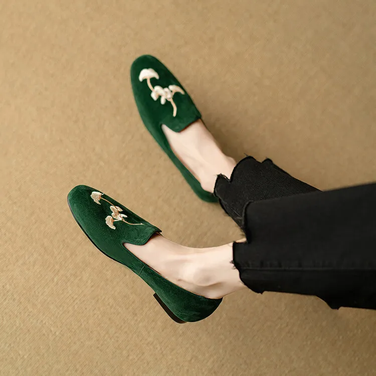 Elegant embroidered retro sheepskin loafers for women, spring grandma shoes, flat single shoes, new Chinese style 3-21s