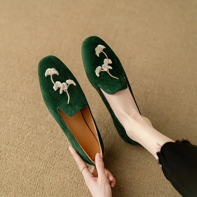 Elegant embroidered retro sheepskin loafers for women, spring grandma shoes, flat single shoes, new Chinese style 3-21s