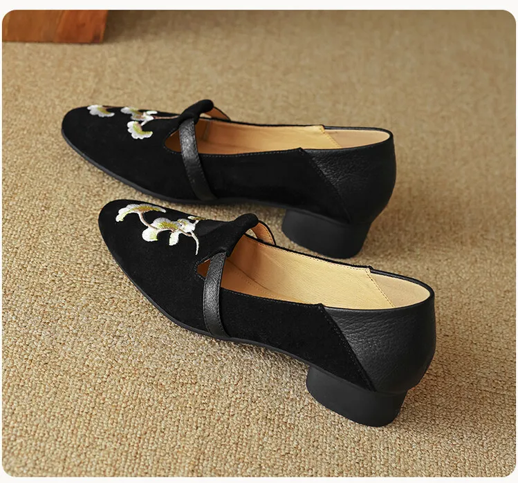 New Chinese style hand-embroidered pink loafers for women, perfect for spring and autumn, paired with skirts and sheepskin shoes, style 3-21t.