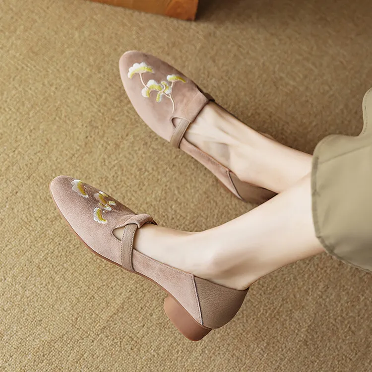 New Chinese style hand-embroidered pink loafers for women, perfect for spring and autumn, paired with skirts and sheepskin shoes, style 3-21t.