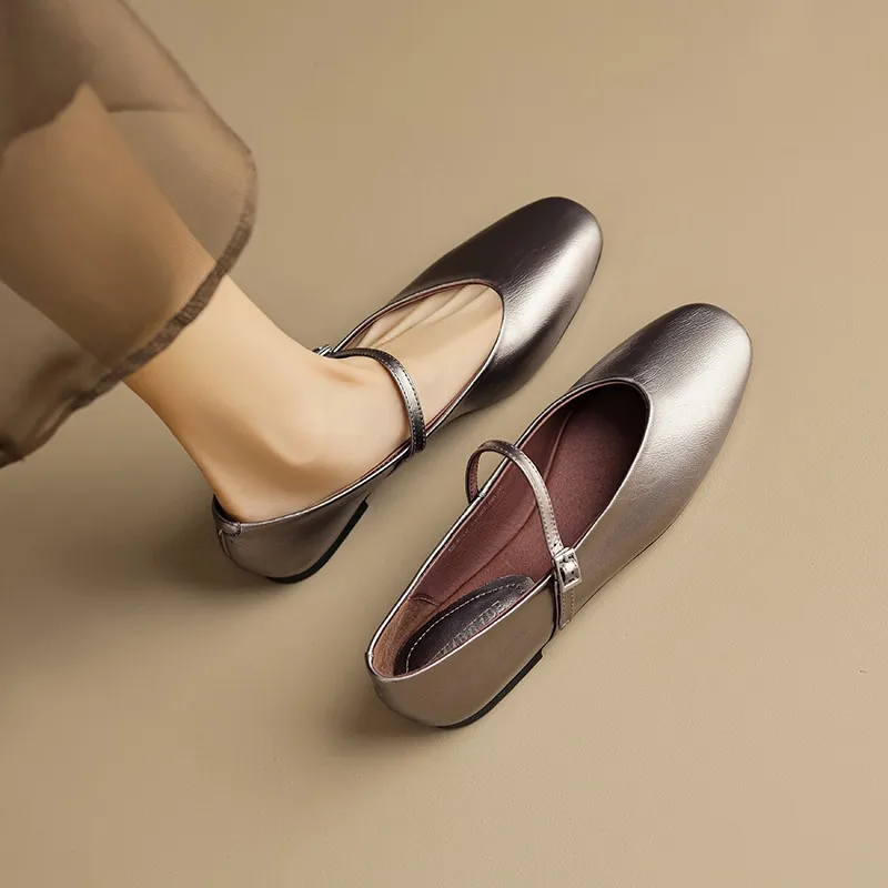 In stock, spring/summer round-toe, low-cut, fashionable, soft, comfortable plus-size women's shoes, sizes 34-43, soft and luxurious.