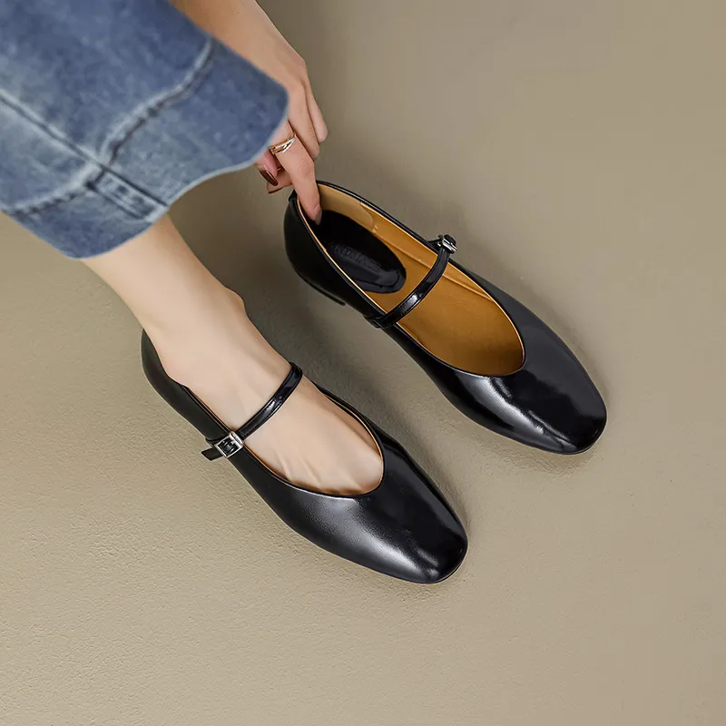In stock, spring/summer round-toe, low-cut, fashionable, soft, comfortable plus-size women's shoes, sizes 34-43, soft and luxurious.