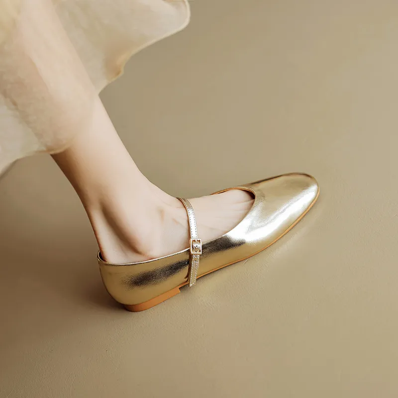 In stock, spring/summer round-toe, low-cut, fashionable, soft, comfortable plus-size women's shoes, sizes 34-43, soft and luxurious.