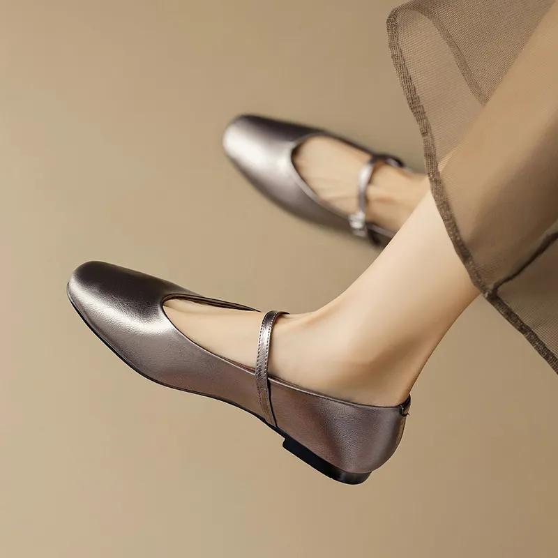 In stock, spring/summer round-toe, low-cut, fashionable, soft, comfortable plus-size women's shoes, sizes 34-43, soft and luxurious.
