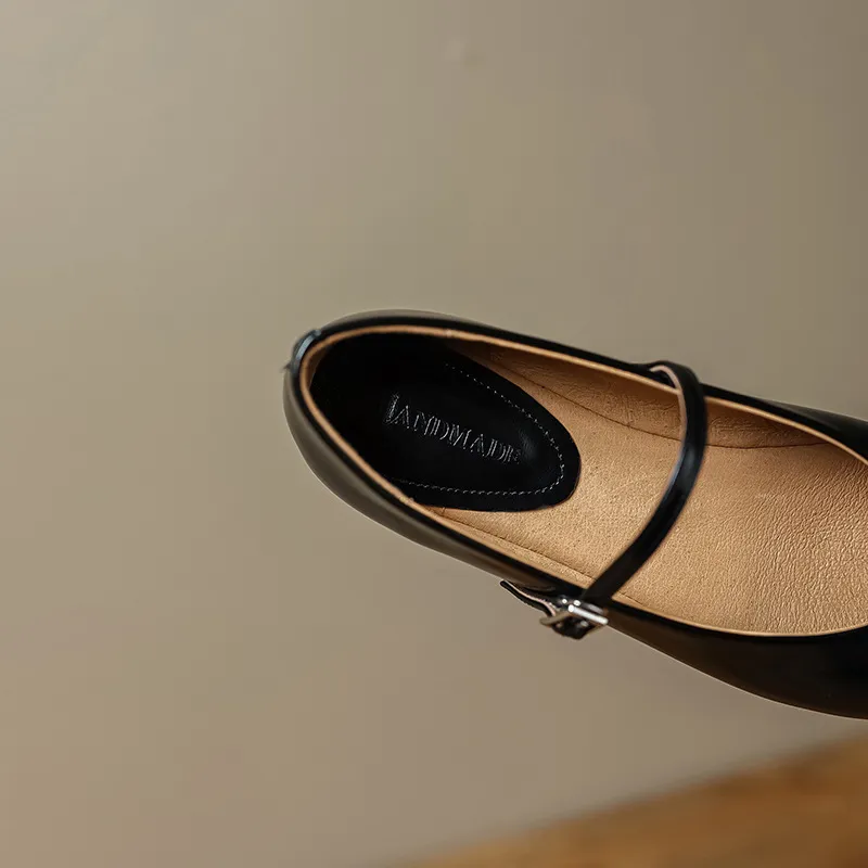 In stock, spring/summer round-toe, low-cut, fashionable, soft, comfortable plus-size women's shoes, sizes 34-43, soft and luxurious.