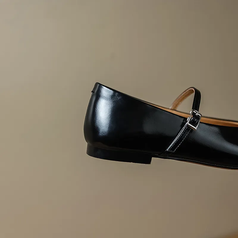 In stock, spring/summer round-toe, low-cut, fashionable, soft, comfortable plus-size women's shoes, sizes 34-43, soft and luxurious.