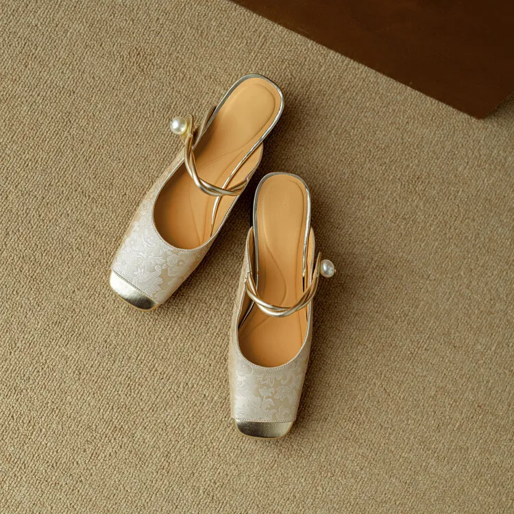Summer women's slippers with a traditional Chinese style, featuring a hidden heel, one strap, and pearl color blocking.