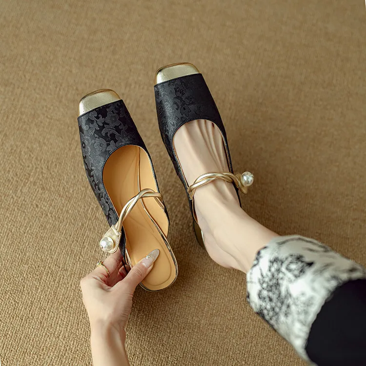 Summer women's slippers with a traditional Chinese style, featuring a hidden heel, one strap, and pearl color blocking.