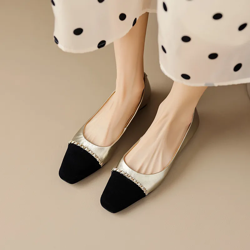 High-volume selling style, elegant flat women's shoes for spring and autumn, soft-soled, stylish, chain-link, color-blocked, Chanel-style single shoes.