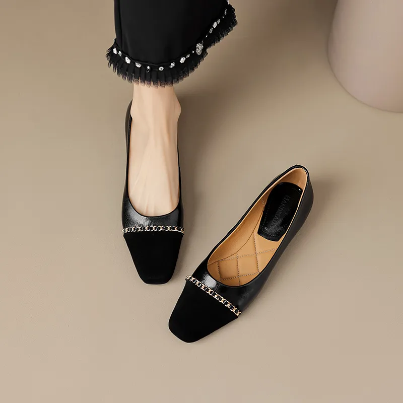 High-volume selling style, elegant flat women's shoes for spring and autumn, soft-soled, stylish, chain-link, color-blocked, Chanel-style single shoes.