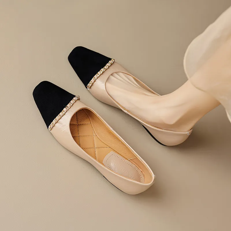 High-volume selling style, elegant flat women's shoes for spring and autumn, soft-soled, stylish, chain-link, color-blocked, Chanel-style single shoes.