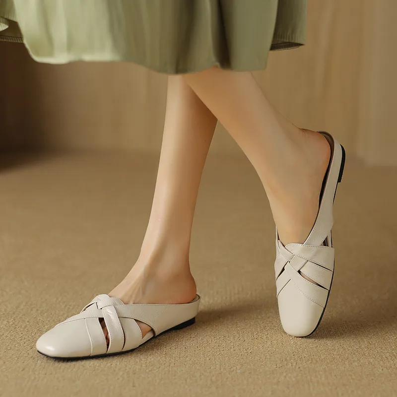 Summer handmade women's leather slippers, low heel, Korean style, round toe, closed toe, half slippers, suitable for wearing outside.