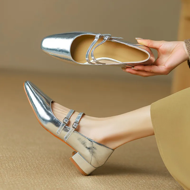 Gold and silver Mary Jane leather flats with a chunky low heel, square toe, and double buckle, perfect for spring and autumn. Very soft.