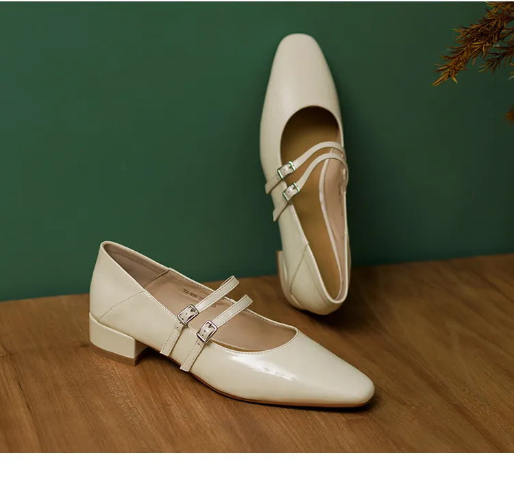Gold and silver Mary Jane leather flats with a chunky low heel, square toe, and double buckle, perfect for spring and autumn. Very soft.