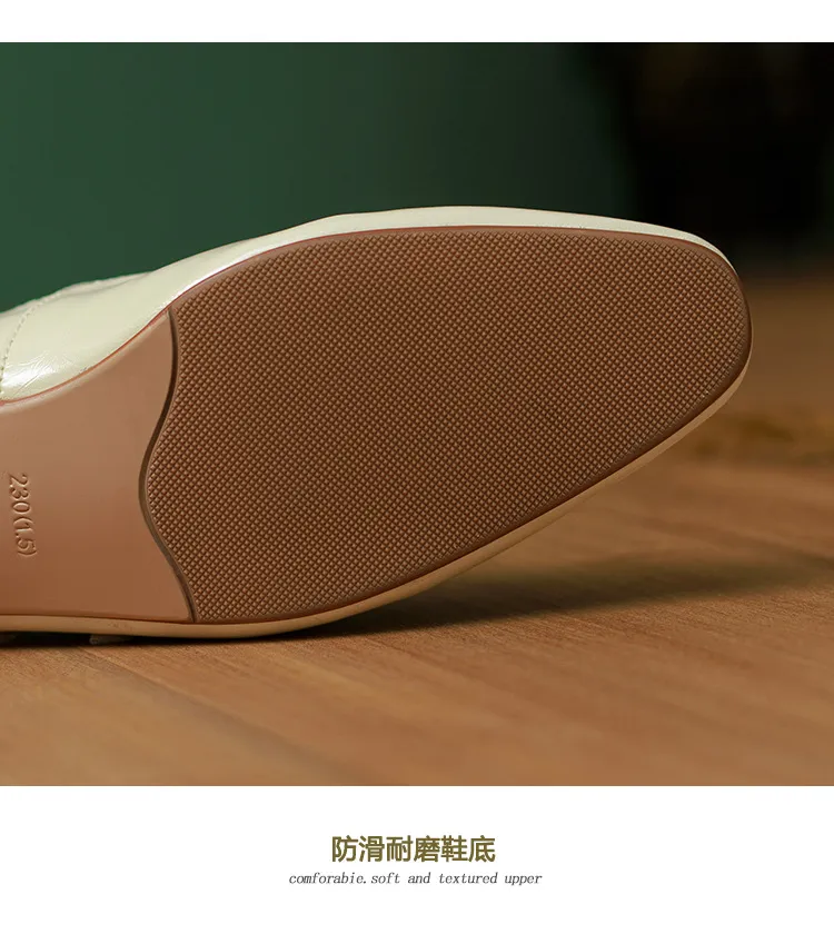 Gold and silver Mary Jane leather flats with a chunky low heel, square toe, and double buckle, perfect for spring and autumn. Very soft.
