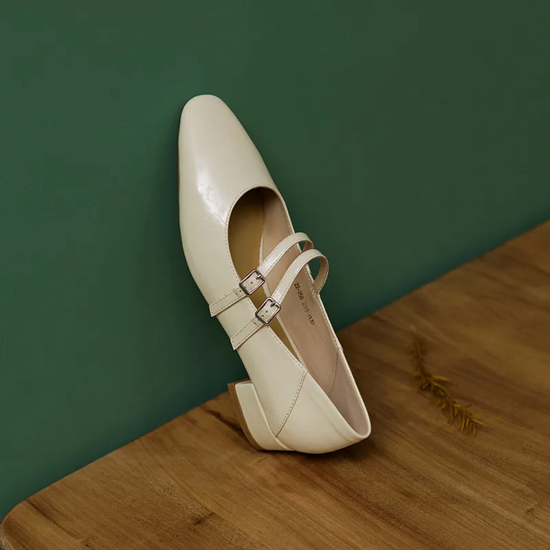 Gold and silver Mary Jane leather flats with a chunky low heel, square toe, and double buckle, perfect for spring and autumn. Very soft.