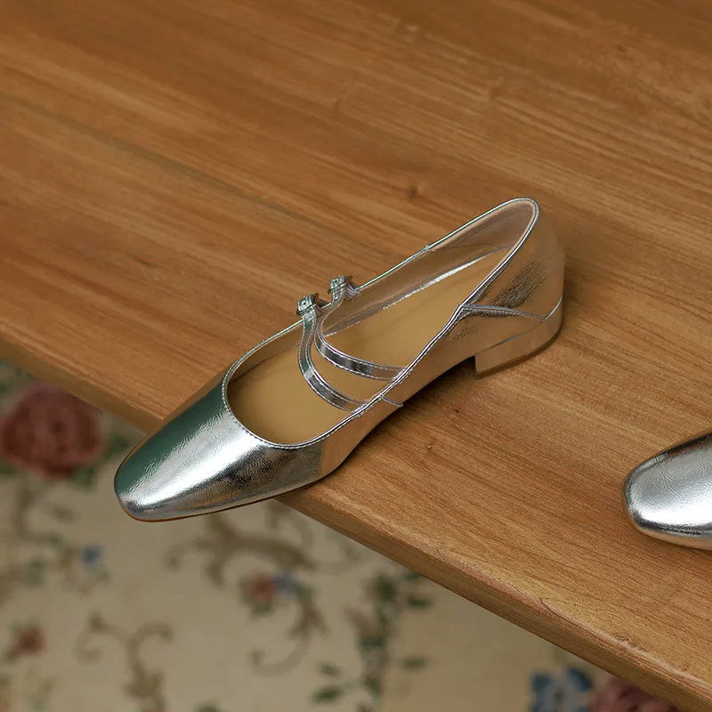 Gold and silver Mary Jane leather flats with a chunky low heel, square toe, and double buckle, perfect for spring and autumn. Very soft.