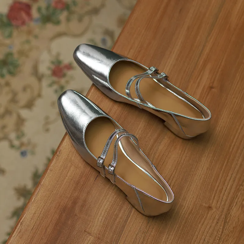Gold and silver Mary Jane leather flats with a chunky low heel, square toe, and double buckle, perfect for spring and autumn. Very soft.