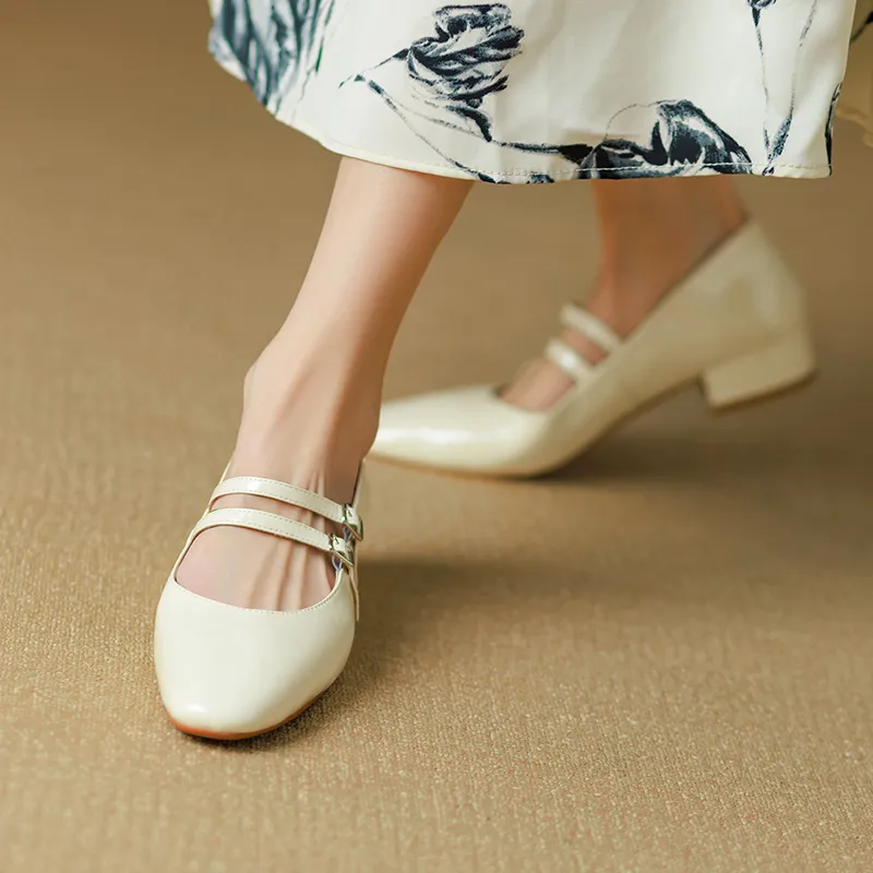 Gold and silver Mary Jane leather flats with a chunky low heel, square toe, and double buckle, perfect for spring and autumn. Very soft.