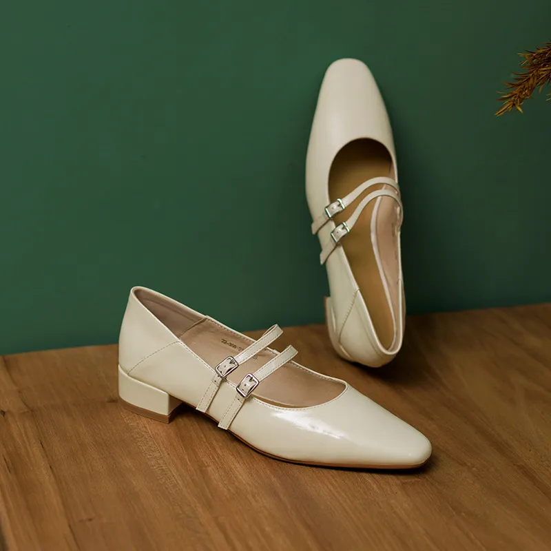 Gold and silver Mary Jane leather flats with a chunky low heel, square toe, and double buckle, perfect for spring and autumn. Very soft.
