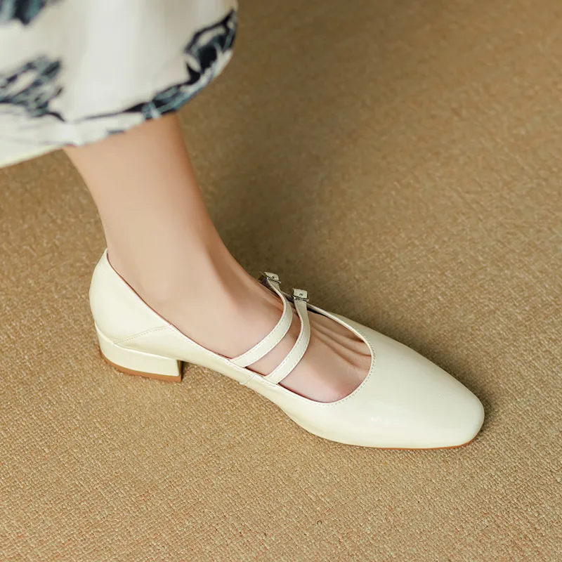 Gold and silver Mary Jane leather flats with a chunky low heel, square toe, and double buckle, perfect for spring and autumn. Very soft.