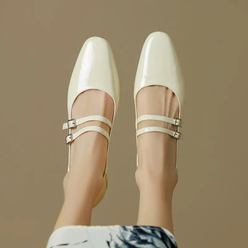 Gold and silver Mary Jane leather flats with a chunky low heel, square toe, and double buckle, perfect for spring and autumn. Very soft.