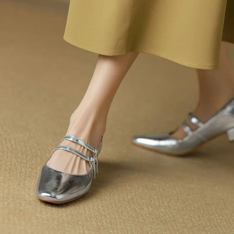 Gold and silver Mary Jane leather flats with a chunky low heel, square toe, and double buckle, perfect for spring and autumn. Very soft.