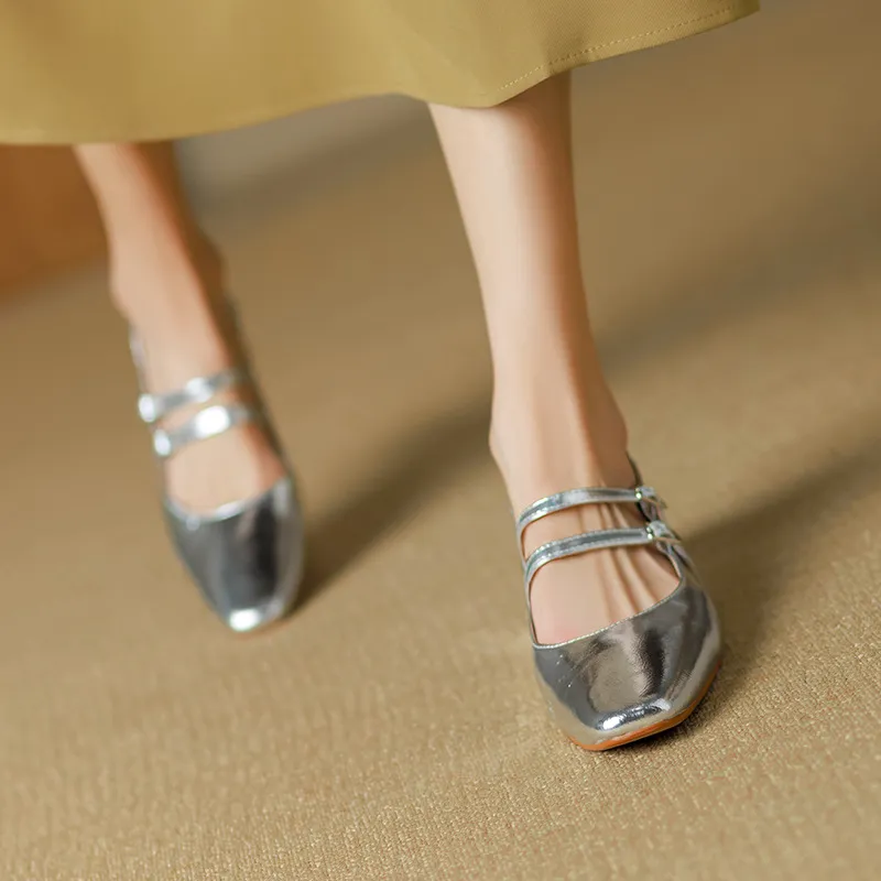Gold and silver Mary Jane leather flats with a chunky low heel, square toe, and double buckle, perfect for spring and autumn. Very soft.