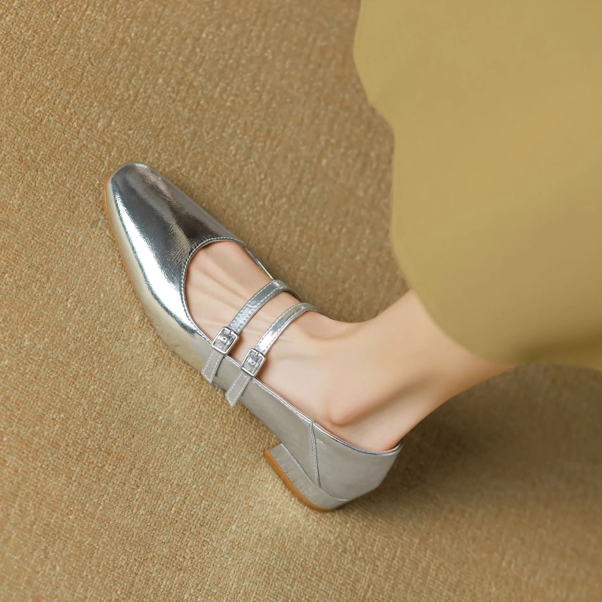 Gold and silver Mary Jane leather flats with a chunky low heel, square toe, and double buckle, perfect for spring and autumn. Very soft.