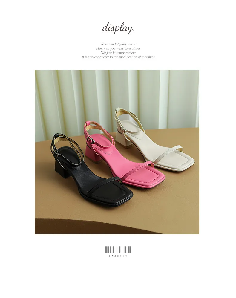 Chunky heeled square-toe sandals for summer, simple design, ankle strap, open toe, made of cowhide.