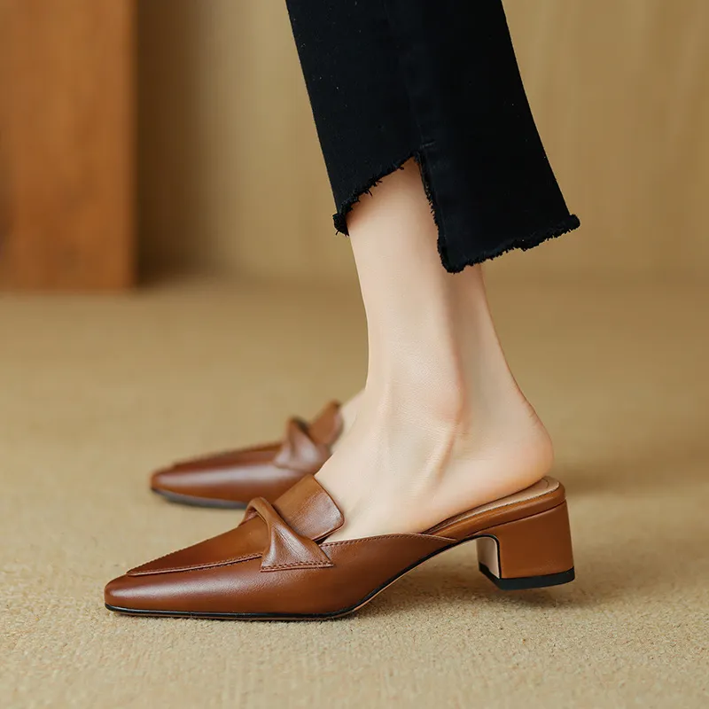 Sizes 34-39, 40, 41, 42, 43: Plus-size closed-toe backless sandals, chunky heel, mid-heel, pointed toe sandals.
