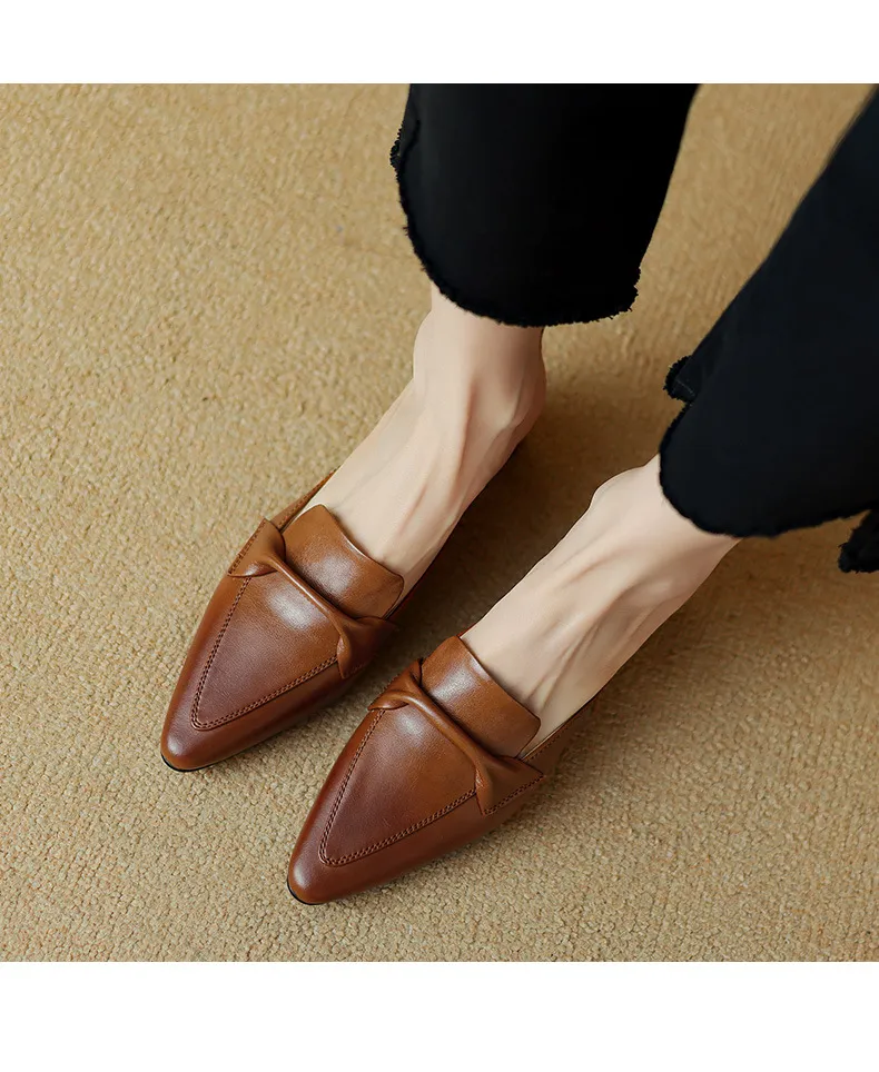 Sizes 34-39, 40, 41, 42, 43: Plus-size closed-toe backless sandals, chunky heel, mid-heel, pointed toe sandals.