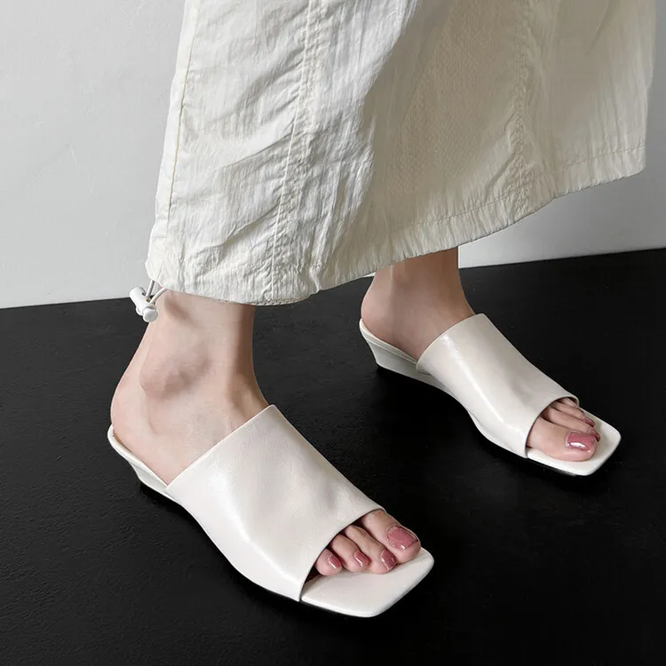 Soft, top-grain sheepskin, all-leather, summer sandals for women, square toe, simple and stylish wedge heel.