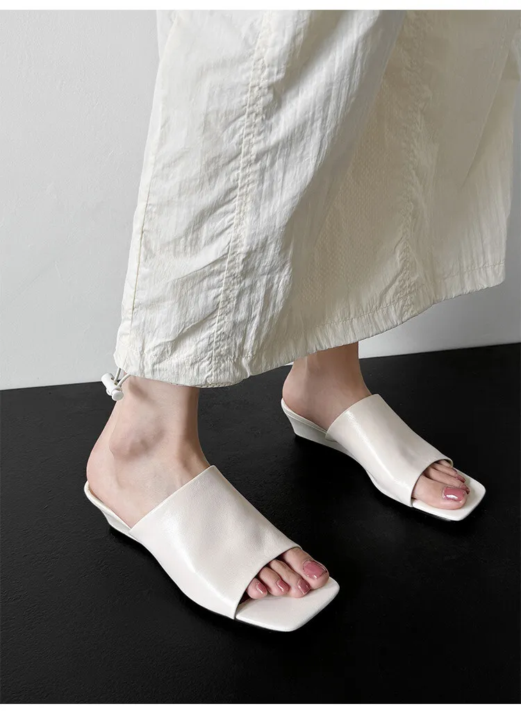 Soft, top-grain sheepskin, all-leather, summer sandals for women, square toe, simple and stylish wedge heel.