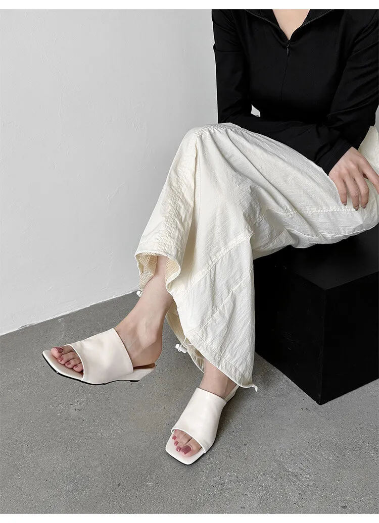 Soft, top-grain sheepskin, all-leather, summer sandals for women, square toe, simple and stylish wedge heel.