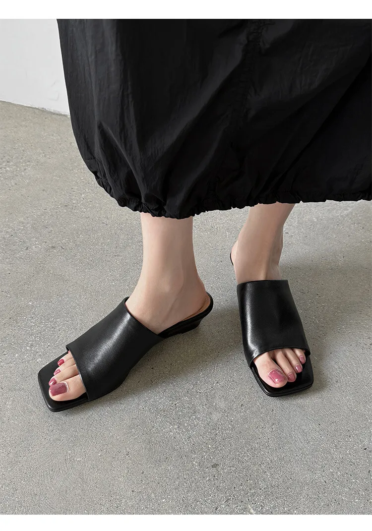 Soft, top-grain sheepskin, all-leather, summer sandals for women, square toe, simple and stylish wedge heel.