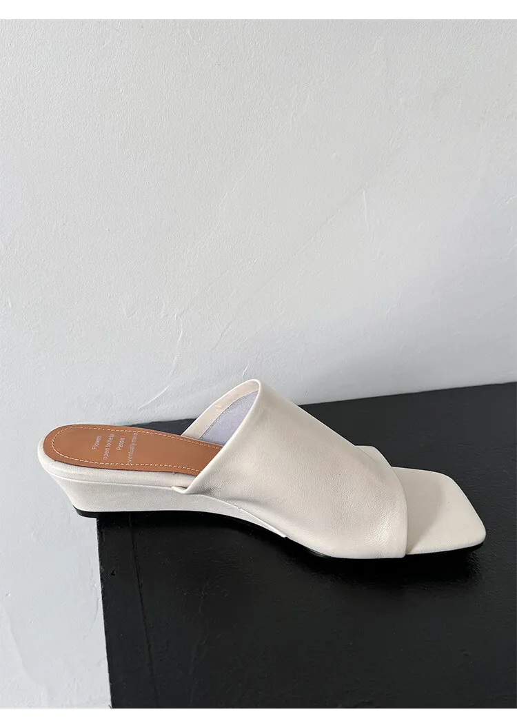 Soft, top-grain sheepskin, all-leather, summer sandals for women, square toe, simple and stylish wedge heel.